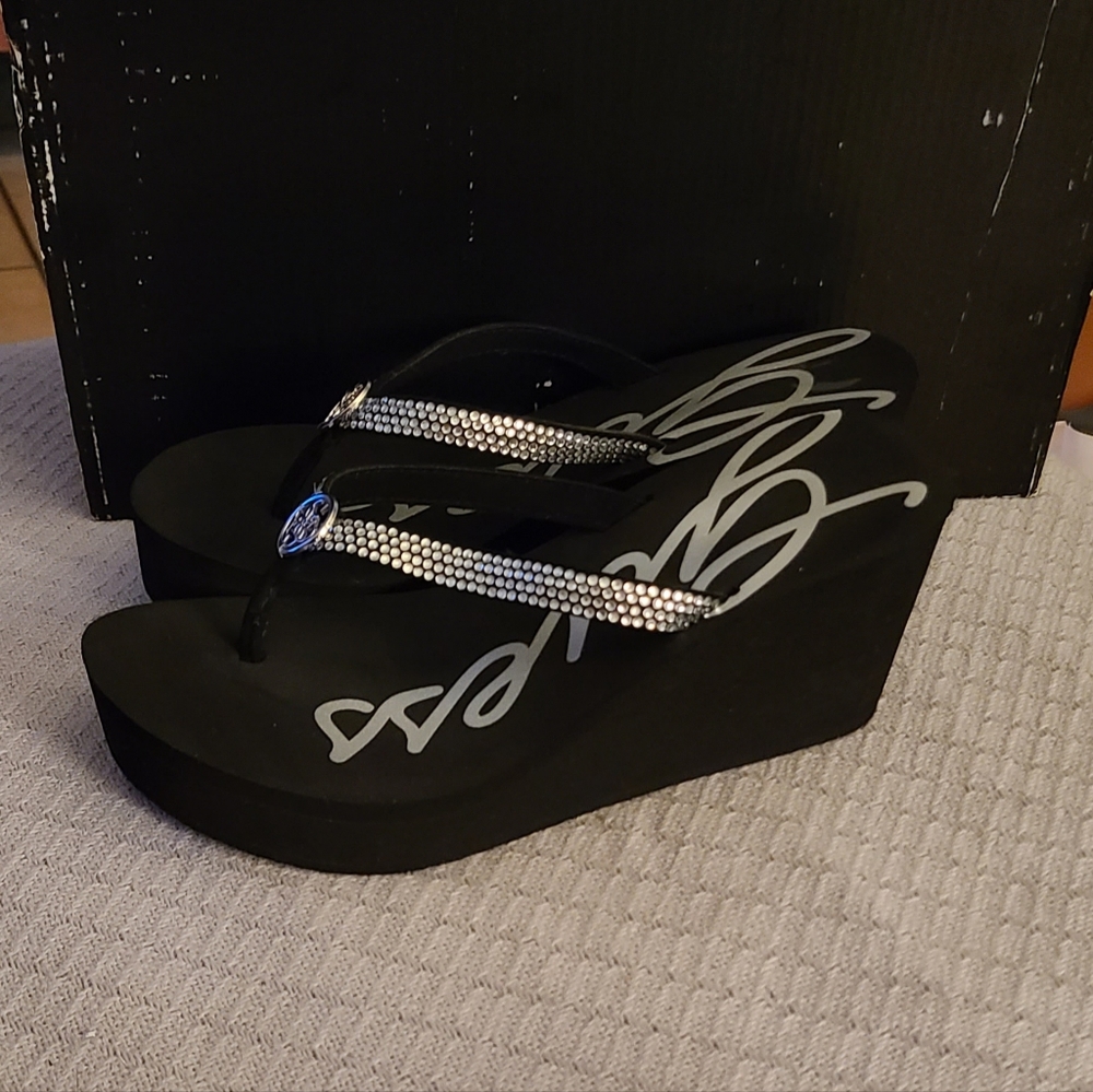 Sandals - Picture 3 of 4